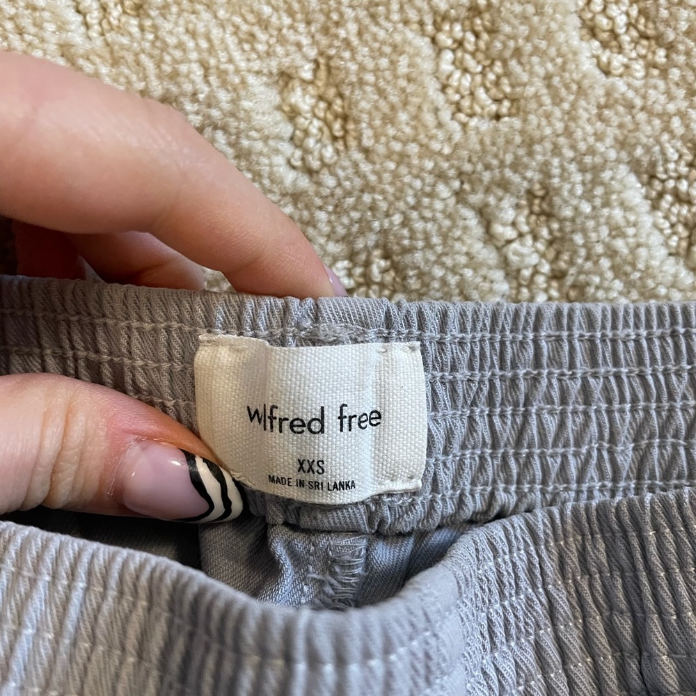 Light Grey Aritzia Nova Shorts - Picture 7 of 8